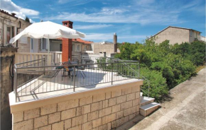 2 Bedroom Cozy Apartment In Racisce